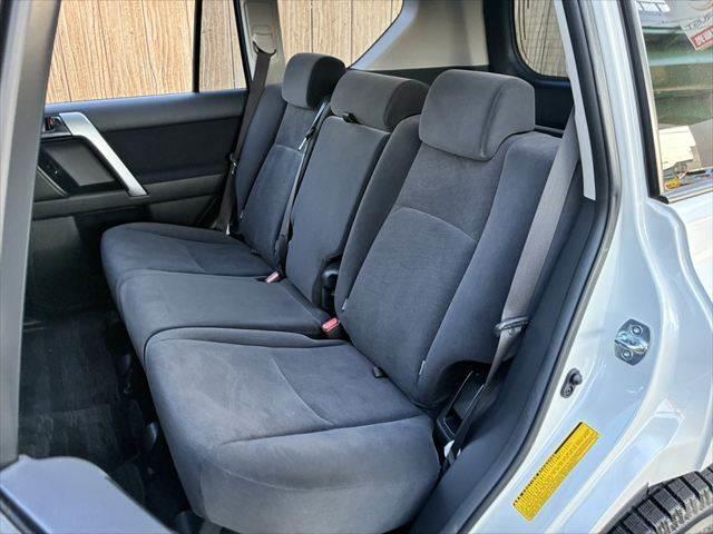 ランドクルーザープラド TX SDナビ バックカメラ 禁煙車 ルーフレール ETC フルセグTV LEDヘッドライト Bluetooth 純正17インチアルミホイール スマートキー CDチェンジャー フォグランプ 電動格納ミラー(35枚目)