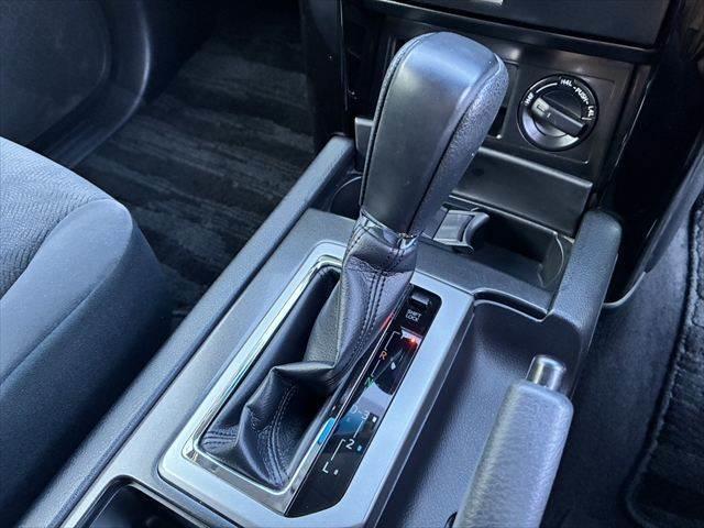 ランドクルーザープラド TX SDナビ バックカメラ 禁煙車 ルーフレール ETC フルセグTV LEDヘッドライト Bluetooth 純正17インチアルミホイール スマートキー CDチェンジャー フォグランプ 電動格納ミラー(36枚目)