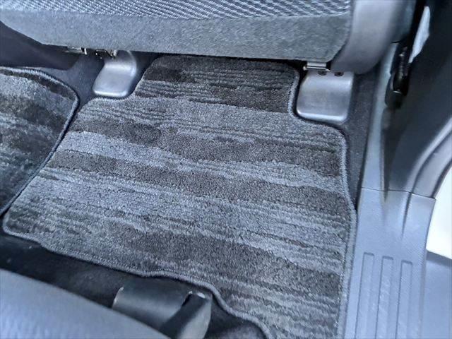 ランドクルーザープラド TX SDナビ バックカメラ 禁煙車 ルーフレール ETC フルセグTV LEDヘッドライト Bluetooth 純正17インチアルミホイール スマートキー CDチェンジャー フォグランプ 電動格納ミラー(46枚目)