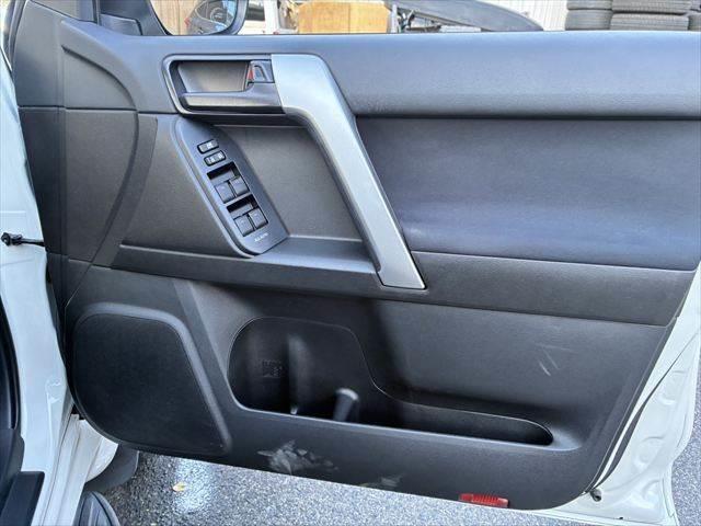 ランドクルーザープラド TX SDナビ バックカメラ 禁煙車 ルーフレール ETC フルセグTV LEDヘッドライト Bluetooth 純正17インチアルミホイール スマートキー CDチェンジャー フォグランプ 電動格納ミラー(49枚目)