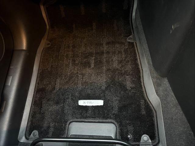 エクストレイル ２０ＧＴ　ディーゼル車　メモリーナビ　Ｂカメラ　禁煙車　シートヒーター　ＥＴＣ　クルーズコントロール　地デジＴＶ　Ｂｌｕｅｔｏｏｔｈ　ＨＩＤヘッドライト　スマートキー　ルーフレール　４ＷＤ　ダウンヒルスタート（44枚目）