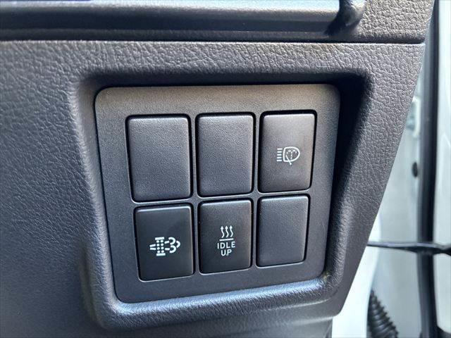 ランドクルーザープラド TX 4WD ディーゼル純正17インチアルミホイール バックカメラ 純正SDナビ ETC ブルートゥース フルセグTV LEDヘッドライト スマートキー ヒルディセントコントロール 盗難防止装置(7枚目)