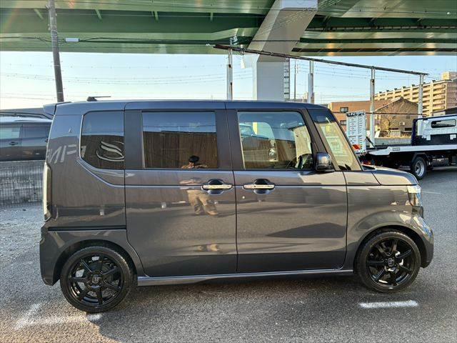 N-BOXカスタム ターボ 禁煙車 両側パワースライドドア 純正9インチナビ 全方位カメラ レーダークルーズコントロール Bluetooth 衝突軽減ブレーキ フルセグTV ETC MTモード シートヒーター LEDヘッドライト(17枚目)