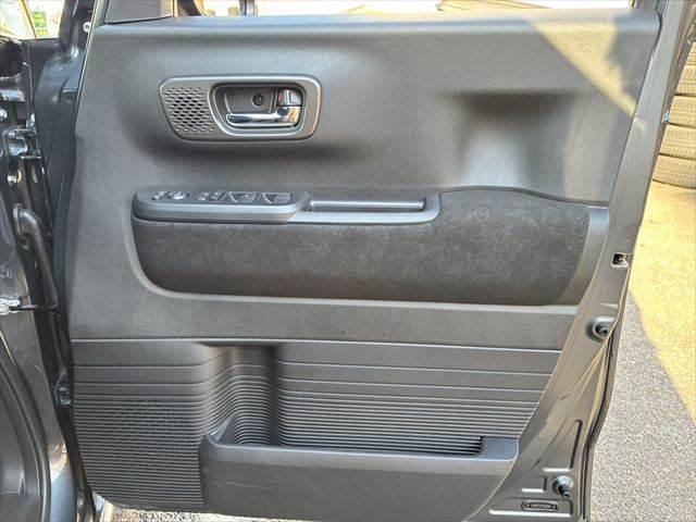 N-BOXカスタム ターボ 禁煙車 両側パワースライドドア 純正9インチナビ 全方位カメラ レーダークルーズコントロール Bluetooth 衝突軽減ブレーキ フルセグTV ETC MTモード シートヒーター LEDヘッドライト(47枚目)