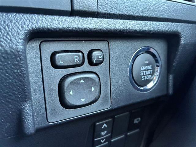 ランドクルーザープラド TX Lパッケージ 4WD サンルーフ 禁煙車 バックカメラ クルーズコントロール Bluetooth 本革シート シートヒーター コーナーセンサー LEDヘッドライト メモリーナビ 3列シート フルセグ スマートキー(7枚目)