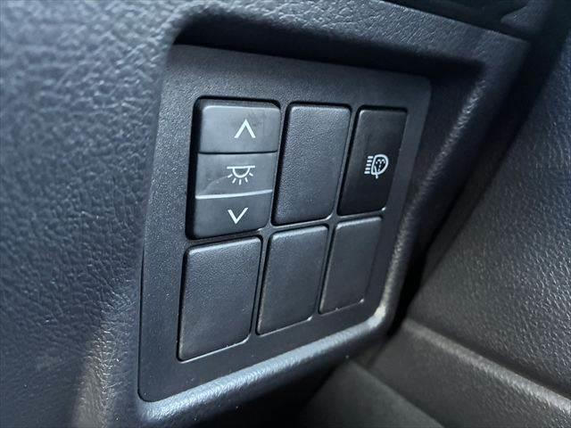 ランドクルーザープラド TX Lパッケージ 4WD サンルーフ 禁煙車 バックカメラ クルーズコントロール Bluetooth 本革シート シートヒーター コーナーセンサー LEDヘッドライト メモリーナビ 3列シート フルセグ スマートキー(8枚目)
