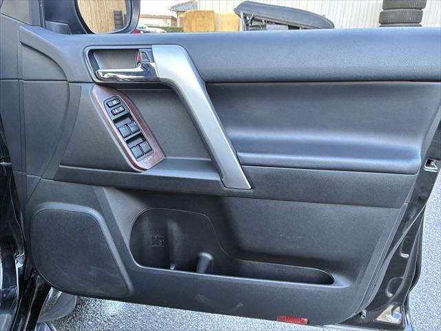 ランドクルーザープラド TX Lパッケージ 4WD サンルーフ 禁煙車 バックカメラ クルーズコントロール Bluetooth 本革シート シートヒーター コーナーセンサー LEDヘッドライト メモリーナビ 3列シート フルセグ スマートキー(55枚目)