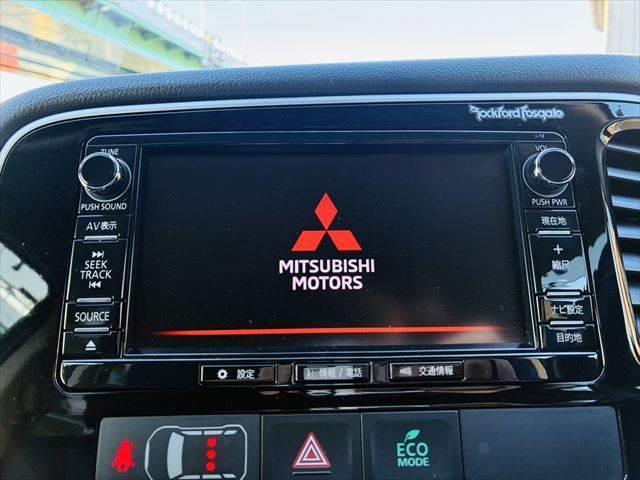 アウトランダーＰＨＥＶ Ｇ　プレミアムパッケージ　デジタルインナーミラー　パワーバックドア　全方位カメラ　４ＷＤ　ＥＴＣ　本革シート　衝突軽減ブレーキ　純正ＳＤナビ　レーダークルーズコントロール　ＡＣ１００Ｖ電源　パワーシート　ＬＥＤヘッドライト（4枚目）