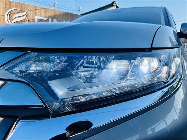 アウトランダーＰＨＥＶ Ｇ　プレミアムパッケージ　デジタルインナーミラー　パワーバックドア　全方位カメラ　４ＷＤ　ＥＴＣ　本革シート　衝突軽減ブレーキ　純正ＳＤナビ　レーダークルーズコントロール　ＡＣ１００Ｖ電源　パワーシート　ＬＥＤヘッドライト（13枚目）