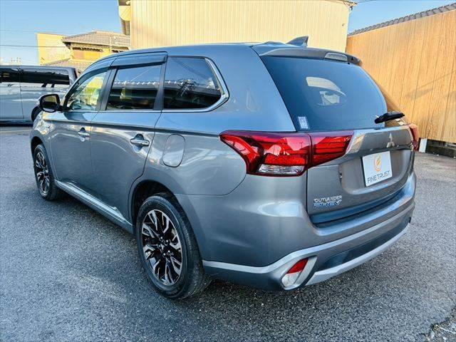 アウトランダーＰＨＥＶ Ｇ　プレミアムパッケージ　デジタルインナーミラー　パワーバックドア　全方位カメラ　４ＷＤ　ＥＴＣ　本革シート　衝突軽減ブレーキ　純正ＳＤナビ　レーダークルーズコントロール　ＡＣ１００Ｖ電源　パワーシート　ＬＥＤヘッドライト（21枚目）