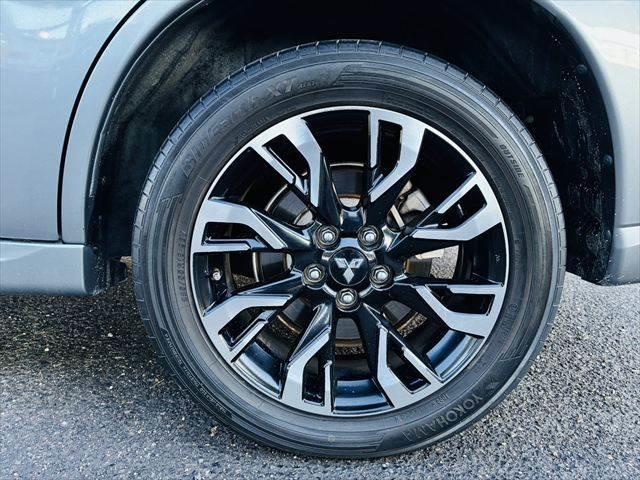 アウトランダーＰＨＥＶ Ｇ　プレミアムパッケージ　デジタルインナーミラー　パワーバックドア　全方位カメラ　４ＷＤ　ＥＴＣ　本革シート　衝突軽減ブレーキ　純正ＳＤナビ　レーダークルーズコントロール　ＡＣ１００Ｖ電源　パワーシート　ＬＥＤヘッドライト（30枚目）