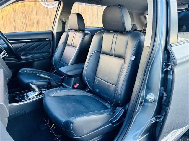 アウトランダーＰＨＥＶ Ｇ　プレミアムパッケージ　デジタルインナーミラー　パワーバックドア　全方位カメラ　４ＷＤ　ＥＴＣ　本革シート　衝突軽減ブレーキ　純正ＳＤナビ　レーダークルーズコントロール　ＡＣ１００Ｖ電源　パワーシート　ＬＥＤヘッドライト（34枚目）