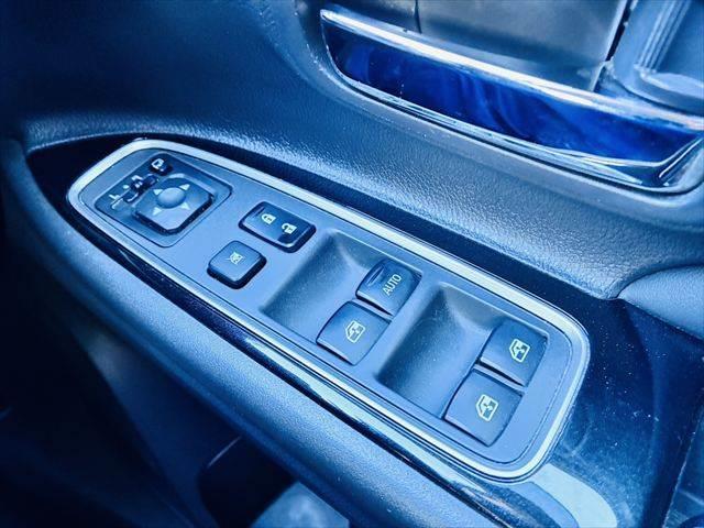 アウトランダーＰＨＥＶ Ｇ　プレミアムパッケージ　デジタルインナーミラー　パワーバックドア　全方位カメラ　４ＷＤ　ＥＴＣ　本革シート　衝突軽減ブレーキ　純正ＳＤナビ　レーダークルーズコントロール　ＡＣ１００Ｖ電源　パワーシート　ＬＥＤヘッドライト（43枚目）