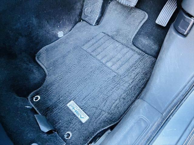 アウトランダーＰＨＥＶ Ｇ　プレミアムパッケージ　デジタルインナーミラー　パワーバックドア　全方位カメラ　４ＷＤ　ＥＴＣ　本革シート　衝突軽減ブレーキ　純正ＳＤナビ　レーダークルーズコントロール　ＡＣ１００Ｖ電源　パワーシート　ＬＥＤヘッドライト（49枚目）