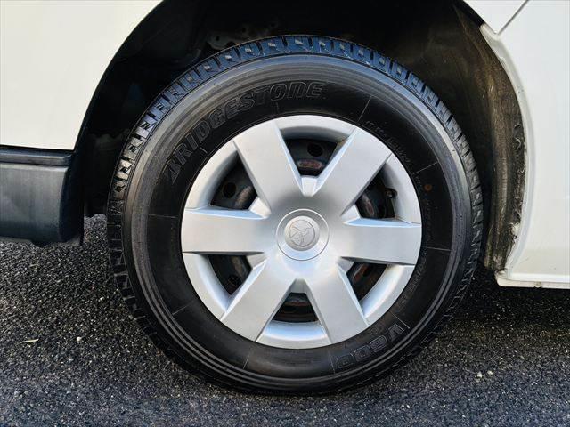 ハイエースバン ロングＤＸ　純正ＳＤナビ　Ｂｌｕｅｔｏｏｔｈ　両側スライドドア　ＥＴＣ　バックカメラ　禁煙車　フルセグＴＶ　キーレス　ドライブレコーダー　ＣＤチェンジャー　ＤＶＤ再生　ハロゲンランプ（24枚目）