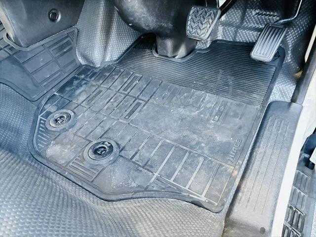 ハイエースバン ロングＤＸ　純正ＳＤナビ　Ｂｌｕｅｔｏｏｔｈ　両側スライドドア　ＥＴＣ　バックカメラ　禁煙車　フルセグＴＶ　キーレス　ドライブレコーダー　ＣＤチェンジャー　ＤＶＤ再生　ハロゲンランプ（35枚目）