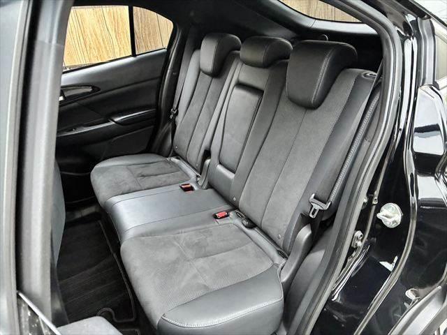 エクリプスクロスＰＨＥＶ Ｐ　４ＷＤ　禁煙車　純正ＳＤナビ　全方位カメラ　レーダークルーズコントロール　Ｂｌｕｅｔｏｏｔｈ　衝突軽減ブレーキ　シートヒーター　パワーシート　ＬＥＤヘッドライト　障害物センサー　オートハイビーム（30枚目）