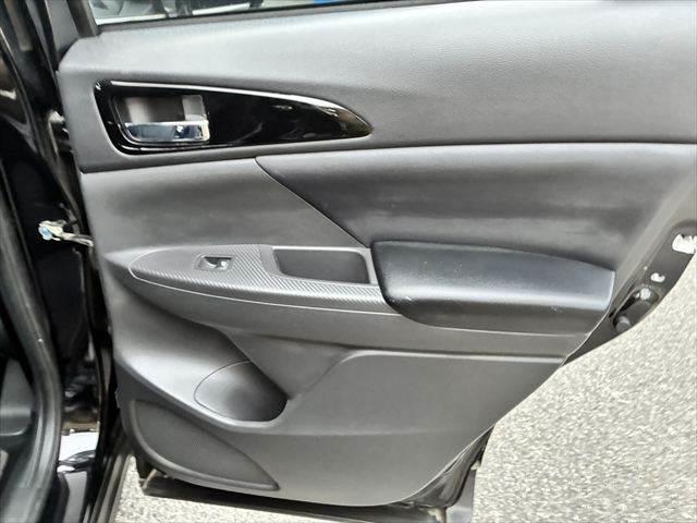 エクリプスクロスＰＨＥＶ Ｐ　４ＷＤ　禁煙車　純正ＳＤナビ　全方位カメラ　レーダークルーズコントロール　Ｂｌｕｅｔｏｏｔｈ　衝突軽減ブレーキ　シートヒーター　パワーシート　ＬＥＤヘッドライト　障害物センサー　オートハイビーム（51枚目）