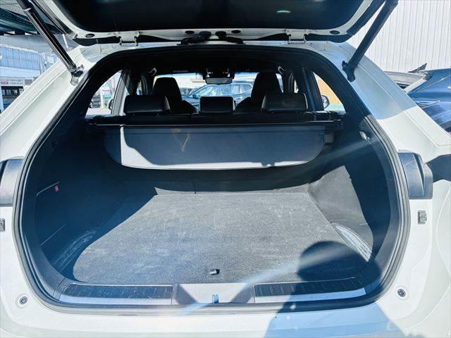 ハリアーハイブリッド Ｚ　レザーパッケージ　禁煙車　本革シート　トヨタセーフティセンス　純正１２．３インチナビ　ＪＢＬサウンド　全方位カメラ　シートヒーター　パワーシート　パワーバックドア　ＬＥＤヘッドライト　ＥＴＣ２．０　ＵＳＢポート（12枚目）