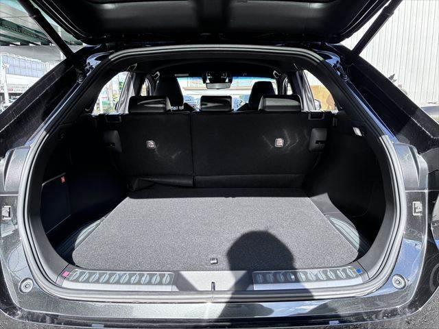 ハリアーハイブリッド Ｚ　レザーパッケージ　禁煙車　本革シート　純正１２．３インチナビ　全方位カメラ　ＪＢＬサウンド　レーダークルーズコントロール　パワーバックドア　デジタルインナーミラー　衝突軽減ブレーキ　シートヒーター　パワーシート　ＢＳＭ（11枚目）