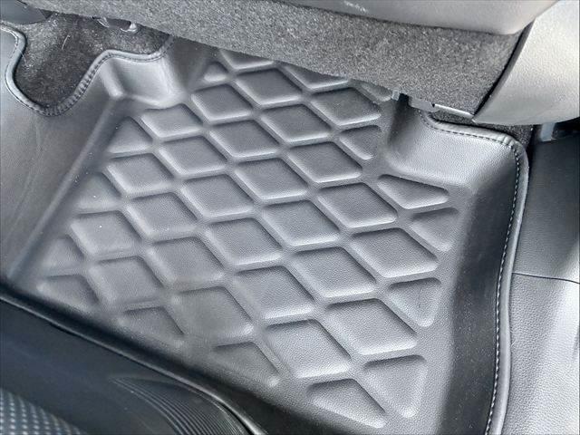 ハリアーハイブリッド Ｚ　レザーパッケージ　禁煙車　本革シート　純正１２．３インチナビ　全方位カメラ　ＪＢＬサウンド　レーダークルーズコントロール　パワーバックドア　デジタルインナーミラー　衝突軽減ブレーキ　シートヒーター　パワーシート　ＢＳＭ（50枚目）