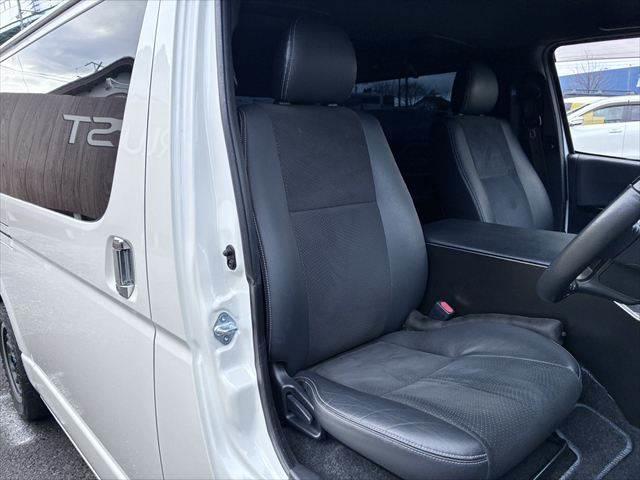 ハイエースバン スーパーＧＬダークプライムＩＩ　純正ＳＤナビ　バックカメラ　Ｂｌｕｅｔｏｏｔｈ　フルセグＴＶ　ＥＴＣ　ＬＥＤヘッドライト　両側パワースライドドア　衝突軽減ブレーキ　ハーフレザーシート　オートハイビーム　スマートキー　盗難防止装置（8枚目）