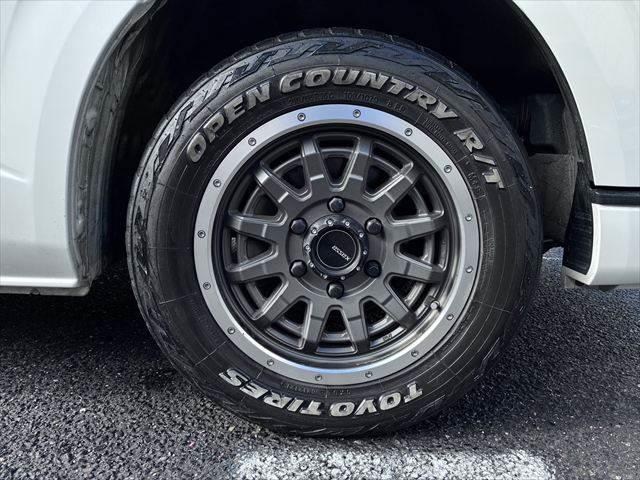 ハイエースバン スーパーＧＬダークプライムＩＩ　純正ＳＤナビ　バックカメラ　Ｂｌｕｅｔｏｏｔｈ　フルセグＴＶ　ＥＴＣ　ＬＥＤヘッドライト　両側パワースライドドア　衝突軽減ブレーキ　ハーフレザーシート　オートハイビーム　スマートキー　盗難防止装置（14枚目）