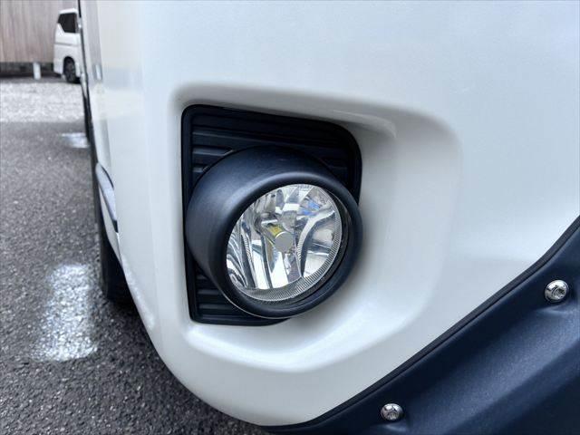 ハイエースバン スーパーＧＬダークプライムＩＩ　純正ＳＤナビ　バックカメラ　Ｂｌｕｅｔｏｏｔｈ　フルセグＴＶ　ＥＴＣ　ＬＥＤヘッドライト　両側パワースライドドア　衝突軽減ブレーキ　ハーフレザーシート　オートハイビーム　スマートキー　盗難防止装置（25枚目）