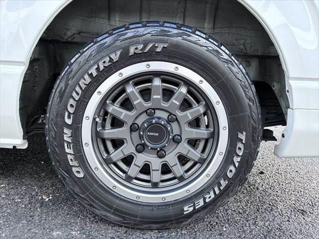 ハイエースバン スーパーＧＬダークプライムＩＩ　純正ＳＤナビ　バックカメラ　Ｂｌｕｅｔｏｏｔｈ　フルセグＴＶ　ＥＴＣ　ＬＥＤヘッドライト　両側パワースライドドア　衝突軽減ブレーキ　ハーフレザーシート　オートハイビーム　スマートキー　盗難防止装置（29枚目）