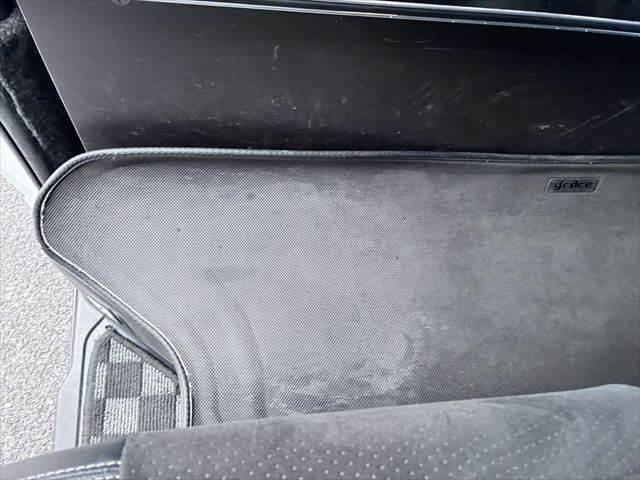 ハイエースバン スーパーＧＬダークプライムＩＩ　純正ＳＤナビ　バックカメラ　Ｂｌｕｅｔｏｏｔｈ　フルセグＴＶ　ＥＴＣ　ＬＥＤヘッドライト　両側パワースライドドア　衝突軽減ブレーキ　ハーフレザーシート　オートハイビーム　スマートキー　盗難防止装置（49枚目）