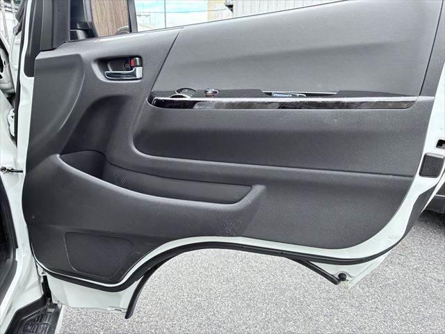 ハイエースバン スーパーＧＬダークプライムＩＩ　純正ＳＤナビ　バックカメラ　Ｂｌｕｅｔｏｏｔｈ　フルセグＴＶ　ＥＴＣ　ＬＥＤヘッドライト　両側パワースライドドア　衝突軽減ブレーキ　ハーフレザーシート　オートハイビーム　スマートキー　盗難防止装置（50枚目）