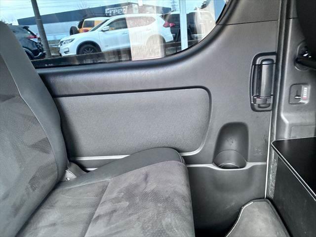 ハイエースバン スーパーＧＬダークプライムＩＩ　純正ＳＤナビ　バックカメラ　Ｂｌｕｅｔｏｏｔｈ　フルセグＴＶ　ＥＴＣ　ＬＥＤヘッドライト　両側パワースライドドア　衝突軽減ブレーキ　ハーフレザーシート　オートハイビーム　スマートキー　盗難防止装置（59枚目）