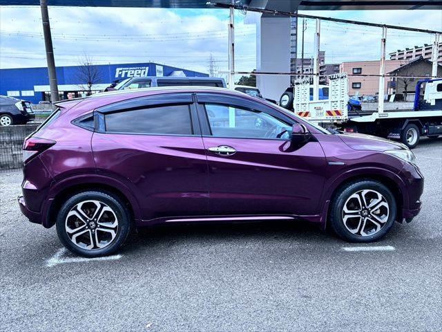 ヴェゼル ハイブリッドＺ　純正８インチナビ　バックカメラ　禁煙車　クルーズコントロール　シートヒーター　フルセグＴＶ　Ｂｌｕｅｔｏｏｔｈ　ハーフレザーシート　ＬＥＤヘッドライト　パドルシフト　ルーフレール　純正１７インチアルミ（18枚目）