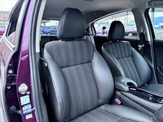 ヴェゼル ハイブリッドＺ　純正８インチナビ　バックカメラ　禁煙車　クルーズコントロール　シートヒーター　フルセグＴＶ　Ｂｌｕｅｔｏｏｔｈ　ハーフレザーシート　ＬＥＤヘッドライト　パドルシフト　ルーフレール　純正１７インチアルミ（52枚目）