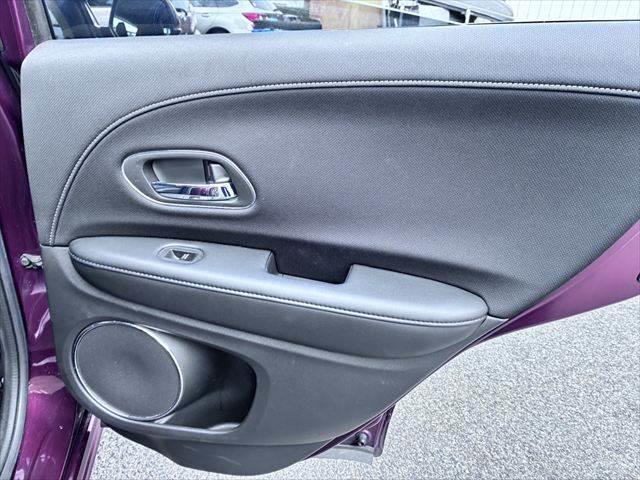 ヴェゼル ハイブリッドＺ　純正８インチナビ　バックカメラ　禁煙車　クルーズコントロール　シートヒーター　フルセグＴＶ　Ｂｌｕｅｔｏｏｔｈ　ハーフレザーシート　ＬＥＤヘッドライト　パドルシフト　ルーフレール　純正１７インチアルミ（54枚目）