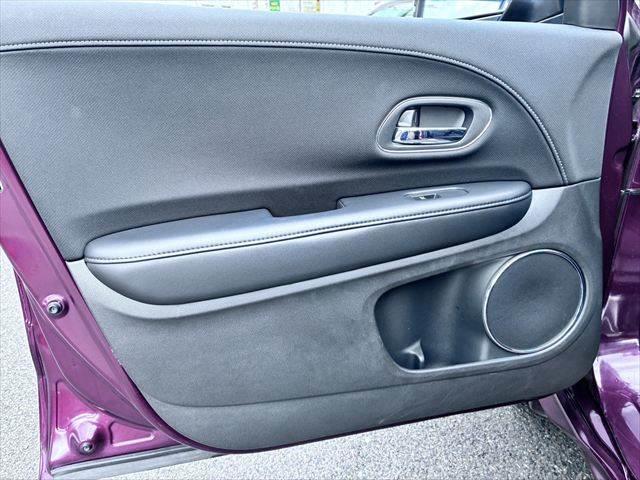 ヴェゼル ハイブリッドＺ　純正８インチナビ　バックカメラ　禁煙車　クルーズコントロール　シートヒーター　フルセグＴＶ　Ｂｌｕｅｔｏｏｔｈ　ハーフレザーシート　ＬＥＤヘッドライト　パドルシフト　ルーフレール　純正１７インチアルミ（57枚目）