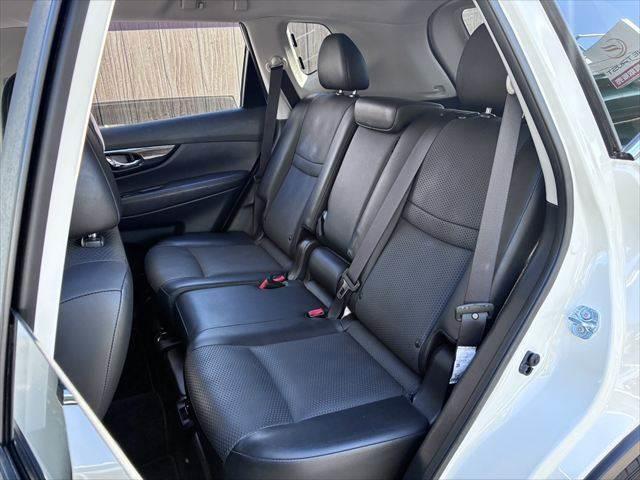 エクストレイル ２０Ｘｉ　１１型メモリーナビ　アラウンドビューモニター　電動リアゲート　レーダークルーズコントロール　４ＷＤ　衝突軽減ブレーキ　Ｂｌｕｅｔｏｏｔｈ　フルセグＴＶ　ＬＥＤヘッドライト　ヒルディセントコントロール（34枚目）