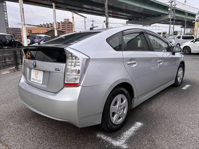 プリウス Ｓ　ユーザー買取車　純正ＨＤＤナビ　地デジＴＶ　バックカメラ　禁煙車　ＨＩＤヘッドライト　スマートキー　電動格納ミラー　盗難防止装置　横滑り防止装置　ＤＶＤ再生　プッシュスタート　フォグランプ　ＥＴＣ（18枚目）