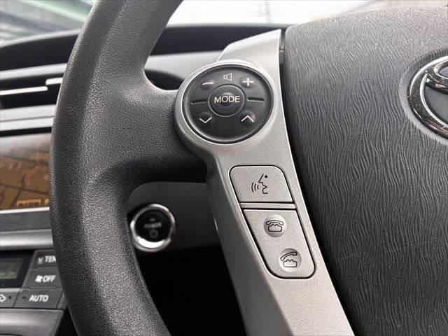 プリウス Ｓ　ユーザー買取車　純正ＨＤＤナビ　地デジＴＶ　バックカメラ　禁煙車　ＨＩＤヘッドライト　スマートキー　電動格納ミラー　盗難防止装置　横滑り防止装置　ＤＶＤ再生　プッシュスタート　フォグランプ　ＥＴＣ（38枚目）