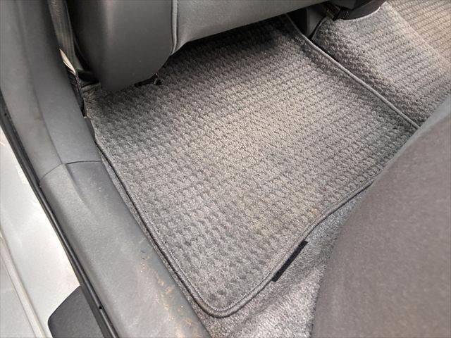 プリウス Ｓ　ユーザー買取車　純正ＨＤＤナビ　地デジＴＶ　バックカメラ　禁煙車　ＨＩＤヘッドライト　スマートキー　電動格納ミラー　盗難防止装置　横滑り防止装置　ＤＶＤ再生　プッシュスタート　フォグランプ　ＥＴＣ（48枚目）