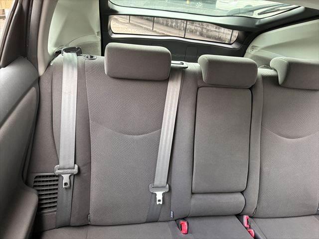 プリウス Ｓ　ユーザー買取車　純正ＨＤＤナビ　地デジＴＶ　バックカメラ　禁煙車　ＨＩＤヘッドライト　スマートキー　電動格納ミラー　盗難防止装置　横滑り防止装置　ＤＶＤ再生　プッシュスタート　フォグランプ　ＥＴＣ（53枚目）
