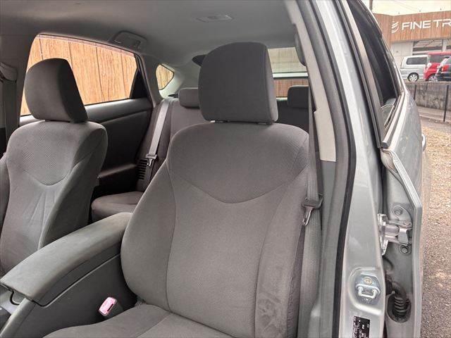 プリウス Ｓ　ユーザー買取車　純正ＨＤＤナビ　地デジＴＶ　バックカメラ　禁煙車　ＨＩＤヘッドライト　スマートキー　電動格納ミラー　盗難防止装置　横滑り防止装置　ＤＶＤ再生　プッシュスタート　フォグランプ　ＥＴＣ（56枚目）