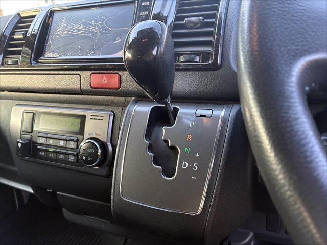 ハイエースバン スーパーＧＬ　ダークプライムＩＩ　フルエアロ　バックカメラ　衝突軽減ブレーキ　レーンキープアシスト　ＥＴＣ　フォグランプ　ＬＥＤヘッドライト　スマートキー　電動格納ミラー　オートハイビーム　オートエアコン　パワーウィンドウ（32枚目）