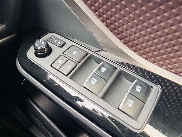 Ｃ－ＨＲ Ｇ　純正９インチナビ　ウェルカムライト　ＢＳＭ　ＥＴＣ　Ｂｌｕｅｔｏｏｔｈ　レーダークルーズコントロール　衝突軽減ブレーキ　シートヒーター　ハーフレザーシート　フルセグＴＶ　バックカメラ（42枚目）