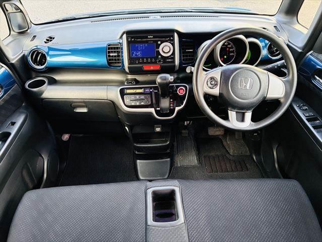 Ｎ－ＢＯＸ ２トーンカラースタイル　Ｇ・Ｌパッケージ　ユーザー買取車　ツートン　パワースライドドア　スマートキー　ベンチシート　電動格納ミラー　ＥＴＣ　純正１４インチアルミホイール　ＣＤチェンジャー　オートエアコン　横滑り防止装置　ハロゲンランプ　ＡＢＳ（3枚目）