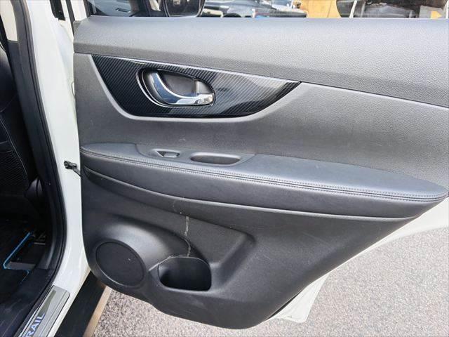 エクストレイル ２０Ｘｉ　ハイブリッド　プロパイロット　純正ＳＤナビ　アラウンドビューモニター　衝突軽減ブレーキ　レーダークルーズコントロール　クリアランスソナー　禁煙車　フルセグ　Ｂｌｕｅｔｏｏｔｈ　ＥＴＣ　純正１７インチアルミホイール（50枚目）