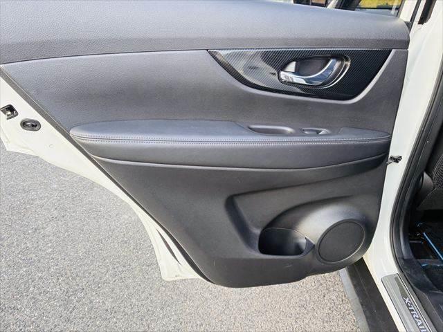 エクストレイル ２０Ｘｉ　ハイブリッド　プロパイロット　純正ＳＤナビ　アラウンドビューモニター　衝突軽減ブレーキ　レーダークルーズコントロール　クリアランスソナー　禁煙車　フルセグ　Ｂｌｕｅｔｏｏｔｈ　ＥＴＣ　純正１７インチアルミホイール（56枚目）