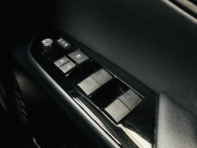プリウス Ｓツーリングセレクション　保証付　ユーザー買取車　シートヒーター　合皮シート　ドラレコ一体型ＳＤナビ　フルセグＴＶ　バックカメラ　コーナーセンサー　Ｂｌｕｅｔｏｏｔｈ対応　スマートキー　ＬＥＤヘッドライト（40枚目）