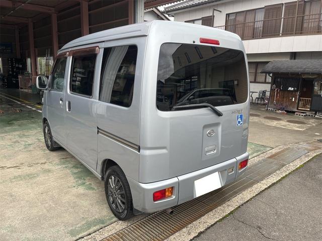 ハイゼットカーゴ 　軽バン　ＡＴ　両側スライドドア　電動格納ミラー　アルミホイール　エアコン　パワーウィンドウ　ＣＤ（7枚目）