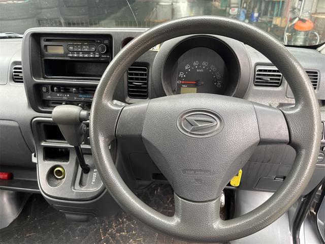 ハイゼットカーゴ 　軽バン　ＡＴ　両側スライドドア　電動格納ミラー　アルミホイール　エアコン　パワーウィンドウ　ＣＤ（10枚目）